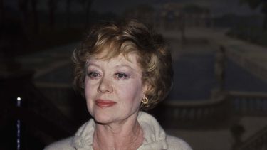 ARCHIVO - Se muestra a la actriz Glynis Johns, el 11 de septiembre de 1982. Johns, una estrella de cine y teatro ganadora del premio Tony que interpretó a la madre de película clásica Mary Poppins y presentó al mundo la canción Send in the Clowns de Stephen Sondheim, falleció el jueves 4 de enero de 2024. Tenía 100 años. (Foto AP/Carlos Rene Perez)