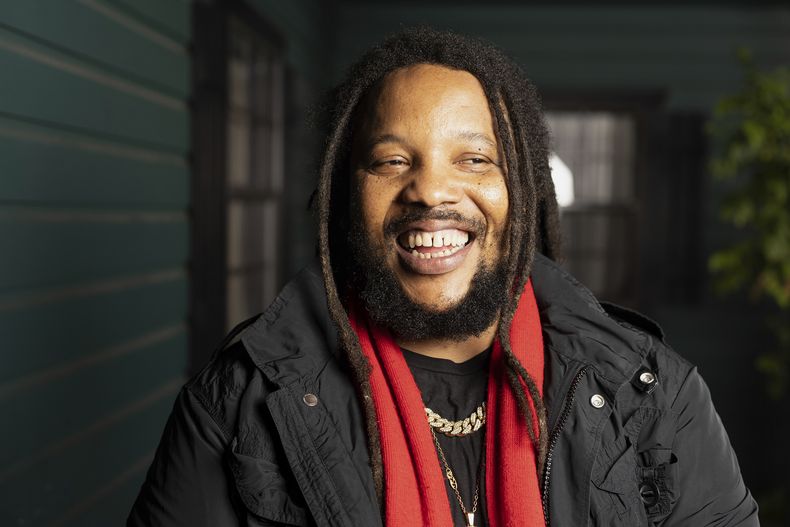 Stephen Marley posa para un retrato el domingo 22 de septiembre de 2024 en Nueva York. (Foto Matt Licari/Invision/AP)