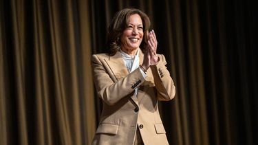 Kamala Harris, exvicepresidenta y candidata presidencial en 2024, llega a la Convención de la National Action Network (NAN) en Nueva York, el viernes 10 de abril de 2026. (AP Foto/Angelina Katsanis)