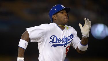 americateve | Imagen de archivo del 3 de junio de 2013 que muestra al jardinero de los Dodgers de Los &Aacute;ngeles Yasiel Puig, quien el s&aacute;bado 28 de diciembre fue arrestado por conducir a exceso de velocidad en Florida. (Foto de AP/Mark J. Terrill, archivo)