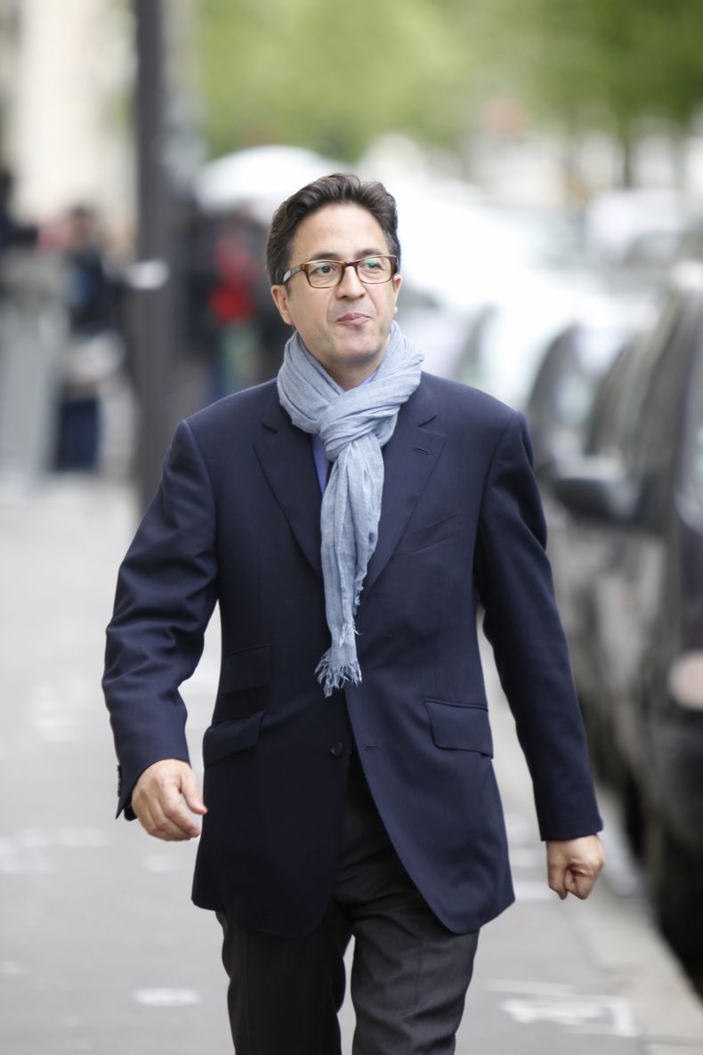 El asesor pol&iacute;tico de la presidencia francesa Aquilino Morelle, en Par&iacute;s, el 9 de mayo del 2012. Morelle renunci&oacute; el viernes 18 de abril del 2014 despu&eacute;s que se ventilaron versiones sobre un conflicto de intereses.(AP Foto/Thib