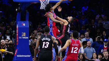 Sin Harden y Embiid, los 76ers derrotan 113-106 al Heat