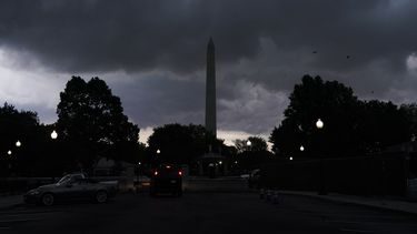 Nubes de tormenta sobre el Monumento a Washington, el lunes 7 de agosto de 2023, en Washington. (AP Foto/Jacquelyn Martin)