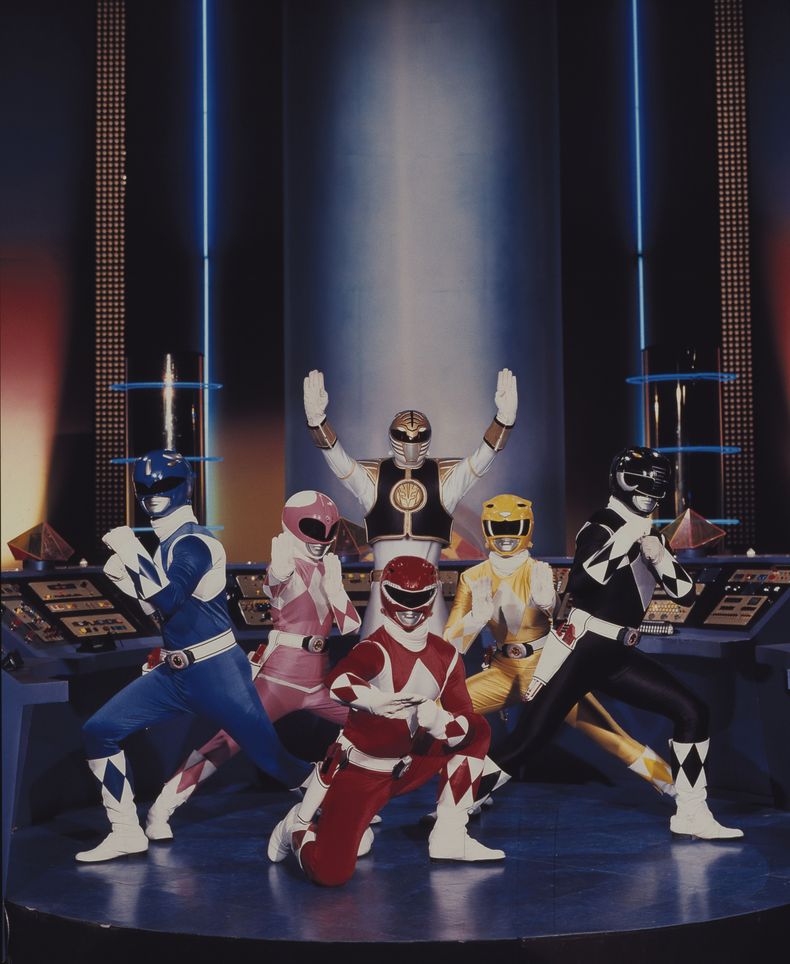 ARCHIVO - La imagen publicitaria proporcionada por Saban Brands muestra una escena del programa de televisi&oacute;n "Mighty Morphin Power Rangers". Lions Gate Entertainment Corp. inform&oacute; el martes 6 de mayo de 2014 que se unir&aacute; co