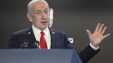 ARCHIVO - El primer ministro israelí, Benjamin Netanyahu, habla durante una conferencia de prensa en la oficina del primer ministro en Jerusalén, el 10 de agosto de 2025. (Abir Sultan/imagen de pool foto via AP, archivo)