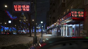 Rusia eleva tasa de interés para blindar economía