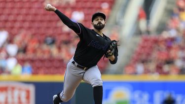 Pablo López poncha a 11 y Marlins ganan 2-1 a Rojos