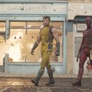 Esta imagen proporcionada por 20th Century Studios/Marvel Studios muestra a Hugh Jackman como Wolverine/Logan, izquierda, y Ryan Reynolds como Deadpool/Wade Wilson en una escena de Deadpool & Wolverine. (20th Century Studios/Marvel Studios vía AP)