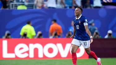 Kylian Mbappé festeja tras anotar un gol para Francia en el partido contra Suecia en los 16vos de final del Mundia, el martes 30 de junio de 2026, en East Rutherford, Nueva Jersey. (AP Foto/Frank Franklin II)
