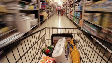 americateve | Más propensos a gastar más en línea, en establecimientos masivos y en tiendas de juguetes