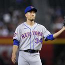 El abridor de los Mets de Nueva York Kodai Senga en el primer episodio del partido ante los Diamondbacks de Arizona, el miércoles 5 de julio de 2023, en Phoenix. (AP Foto/Ross D. Franklin)