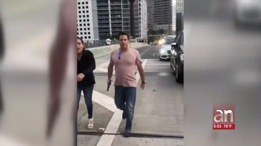 nuevos cargos al hombre que saco pistola y grito insultos raciales a jovenes afroamericanos