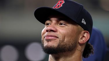 El venezolano Willson Contreras, de los Medias Rojas de Boston, sonríe tras el duelo ante los Atléticos, el jueves 30 de julio de 2026 (AP Foto/Sara Nevis)