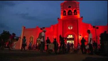americateve | Cientos de personas celebran hoy la festividad de San Lázaro y acuden hasta la iglesia del Rincón para venerar al santo católico.