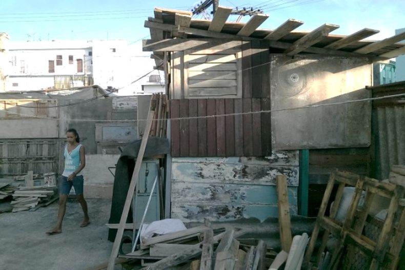 Amenazan a los barrios de "llega y pon", miserables favelas de La Habana.