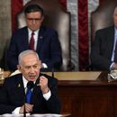 El primer ministro israelí, Benjamin Netanyahu, habla en una reunión conjunta del Congreso en el Capitolio, en Washington, el miércoles 24 de julio de 2024, mientras el presidente de la Cámara, Mike Johnson, y el presidente de la Comisión de Relaciones Exteriores del Senado, Ben Cardin, escuchan. (AP Foto/Julia Nikhinson)