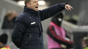 Schalke nombra a Kramer como DT en regreso a la Bundesliga