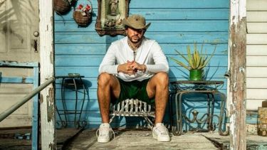 bad bunny estrena cancion que involucra los problemas de la isla en el video