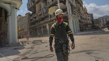hallazgo de victimas bajo escombros eleva a 43 la cifra de muertes por explosion en el hotel saratoga