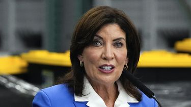 La gobernadora del estado de Nueva York Kathy Hochul en conferencia de prensa el 31 de julio del 2024 en el Bronx en la ciudad de Nueva York. (Foto AP/Julia Nikhinson)