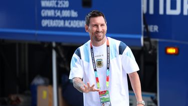 El capitán argentino Lionel Messi llega al estadio para el partido contra Egipto en los octavos de final del Mundial, el martes 7 de julio de 2026, en Atlanta. (AP Foto/Colin Hubbard)