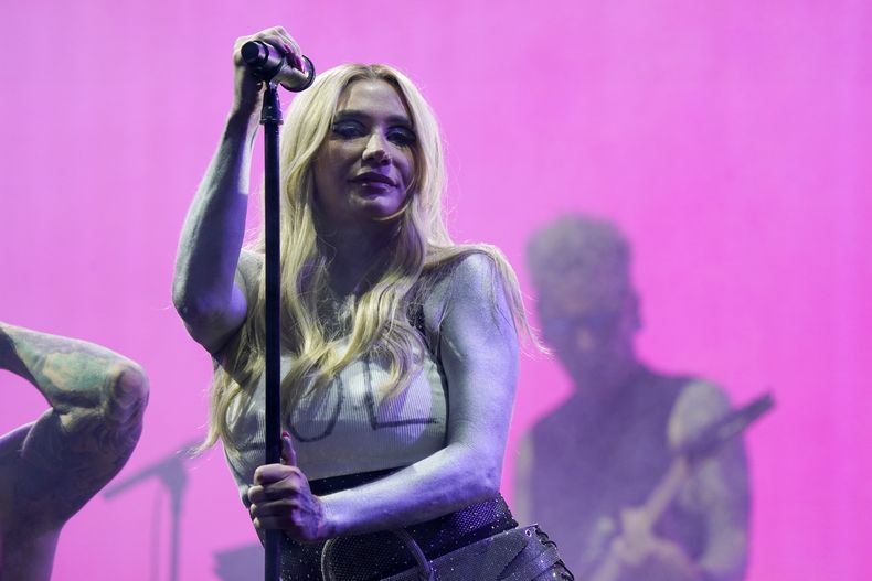 La cantante estadounidense Kesha durante su concierto en el festival HERA HSBC en la Ciudad de México el sábado 24 de agosto de 2024. (Foto AP/Aurea Del Rosario)