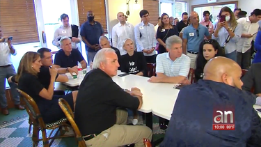lider de la minoria republicana kevin mccarthy se reunen con influencers cubanos en el restaurante versailles para discutir posibles salidas a la crisis en la isla