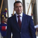 El presidente electo de Ecuador, Daniel Noboa, llega al palacio de gobierno para reunirse con el presidente Guillermo Lasso para iniciar el proceso de transición en Quito, Ecuador, el martes 17 de octubre de 2023. La toma de posesión del cargo está prevista para el 23 de noviembre. (AP Foto/Dolores Ochoa)