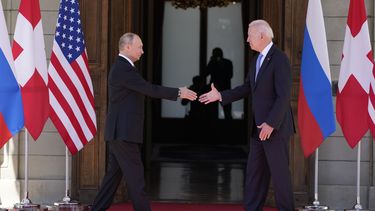 Biden advierte a Putin sobre ciberataques