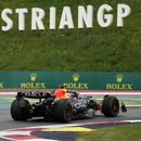 Max Verstappen de Red Bull toma una curva durante el sprint del Gran Premio de Austria, el sábado 1 de julio de 2023. (AP Foto/Darko Vojinovic)