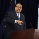 El fiscal distrital de Manhattan Alvin Bragg en Nueva York el 4 de abril de 2023. (Foto AP /John Minchillo)