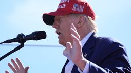 El candidato presidencial republicano Donald Trump habla durante un acto de campaña en el Aeropuerto Central de Wisconsin, el sábado 7 de septiembre de 2024, en Mosinee, Wisconsin (Foto AP/Alex Brandon).