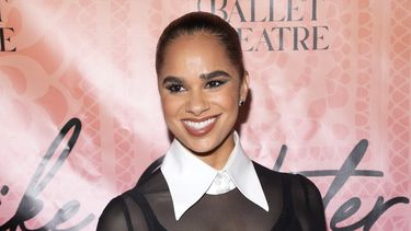 ARCHIVO - Misty Copeland asiste a la gala de junio del American Ballet Theatre y al estreno de Like Water for Chocolate (Como agua para chocolate) en Nueva York el 22 de junio de 2023. Copeland, la primera mujer negra en ser ascendida a bailarina principal del American Ballet Theatre en 2015, dice que nunca da esa oportunidad por sentado. Su trabajo reciente incluye ser cofundadora y diseñadora de una nueva marca de ropa deportiva, entrevistadora en un nuevo programa llamado PBS Arts Talk y emprender una petición por emojis de baile más inclusivos. (Foto Charles Sykes/Invision/AP, archivo)