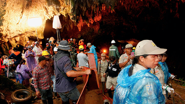 disminuye el oxigeno en la cueva tailandesa donde permanecen atrapados ninos