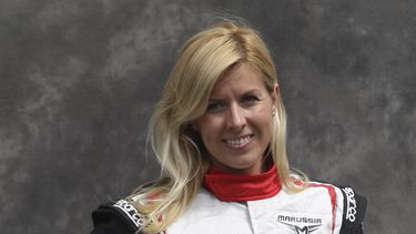 americateve | ARCHIVO- En imagen del jueves 15 de marzo de 2012, la piloto espa&ntilde;ola Mar&iacute;a de Villota, de la escuder&iacute;a rusa Marussia, posa para las c&aacute;maras antes del Gran Premio de Australia de la F&oacute;rmula Uno en Albert Park de Melbourn