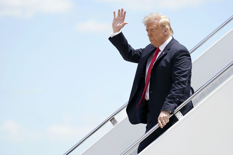 AMN-GEN_TRUMP-SOBRINA-LIBRO-0.jpg