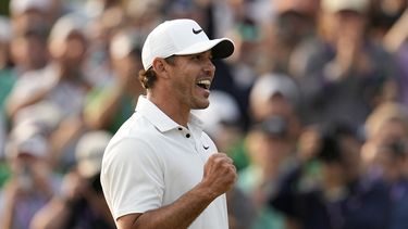 Brooks Koepka celebra tras ganar el título del Campeonato de la PGA en el club de Oak Hill, el domingo 21 de mayo de 2023, en Pittsford, Nueva York. (AP Foto/Abbie Parr)