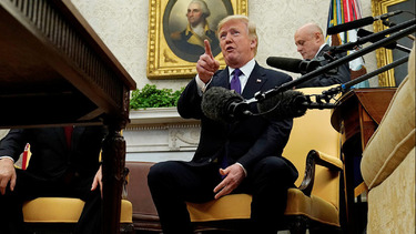 fuera: trump expulsa a un reportero de la cnn del despacho oval (video)