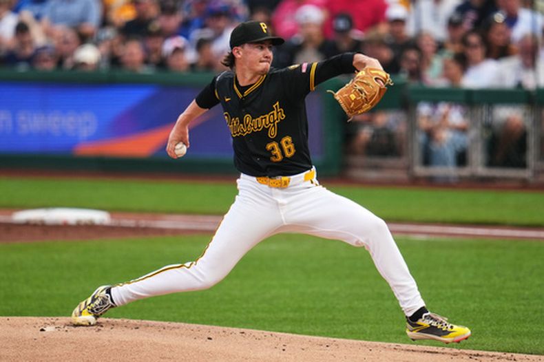 Bubba Chandler, de los Piratas de Pittsburgh, realiza un lanzamiento en el duelo ante los Mets de Nueva York, el sábado 8 de agosto de 2026 (AP Foto/Gene J. Puskar)
