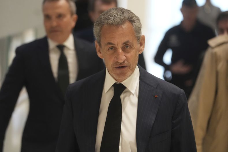 El ex presidente francés Nicolas Sarkozy llega al tribunal en París el 6 de enero del 2025. (AP foto/Thibault Camus)