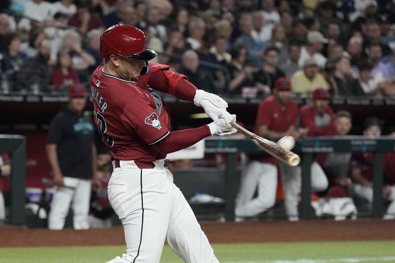 Christian Walker, de los Diamondbacks de Arizona, dispara un jonrón de tres carreras ante los Yankees de Nueva York el martes 2 de abri de 2024 (AP Foto/Ross D. Franklin)