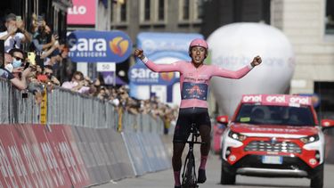 Ciclista colombiano Egan Bernal gana el Giro de Italia