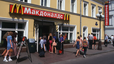 starbucks, mcdonalds y kfc anunciaron el cierre temporal de sus locales en rusia