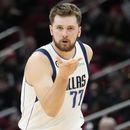 Con 50 puntos de Doncic, Mavs vencen por 112-106 a Rockets