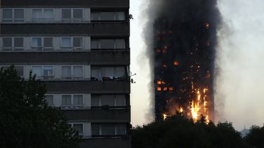 varios muertos y heridos tras incendio en una torre de apartamentos en londres