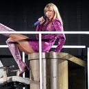 ARCHIVO - Taylor Swift se presenta en el estadio Monumental durante su concierto Eras Tour en Buenos Aires, Argentina, el 9 de noviembre de 2023. (Foto AP/Natacha Pisarenko, archivo)