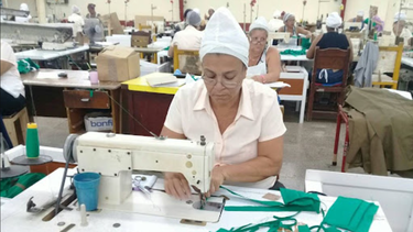 a 3 meses de su arrancada, la primera fabrica cubana de nasobucos no ha comercializado ninguno