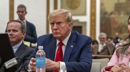 El expresidente Donald Trump asiste al juicio por fraude civil de la Organización Trump en la Corte Suprema del estado de Nueva York, el 7 de diciembre de 2023. (David Dee Delgado/Pool Photo vía AP, Archivo)