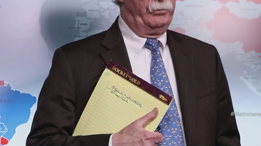 5,000 soldados a colombia, la frase en el cuaderno de john bolton mientras anunciaba las nuevas sanciones a venezuela