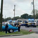 Policías en el lugar en donde varias personas resultaron heridas cuando un vehículo atropelló a varios asistentes en un desfile por el Año Nuevo Lao, el sábado 4 de abril de 2026, en Broussard, Luisiana. (WBRZ via AP)